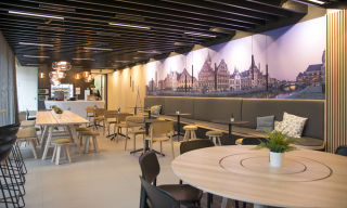 Pourquoi un coin café et une cafétéria sont bien plus qu’un lieu de pause Pourquoi un coin café et une cafétéria sont bien plus qu’un lieu de pause image