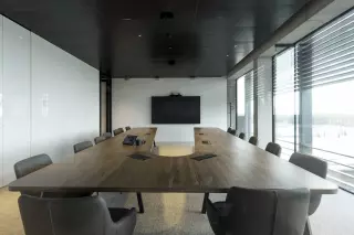 tailor-made meeting table with audiovisual support